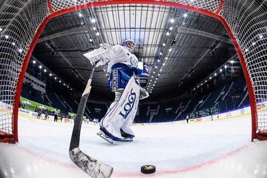Leksands målvakt Amanda Johansson deppar