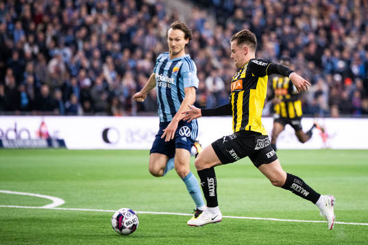 Djurgårdens Hjalmar Ekdal och Häckens Lars Olden Larsen