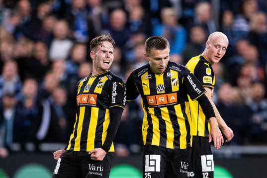 Häckens Lars Olden Larsen jublar