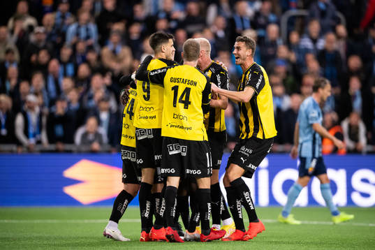 Häckens spelare jublar