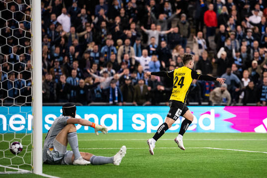 Häckens Lars Olden Larsen jublar