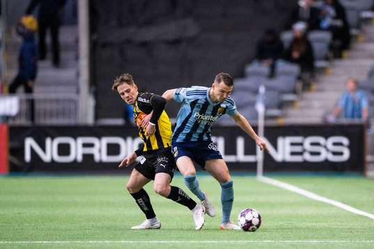 Häckens Lars Olden Larsen och Djurgårdens Piotr Johansson