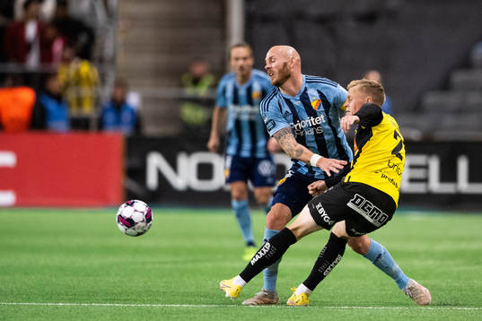 Djurgårdens Magnus Eriksson och Häckens Tomas Olai Totland