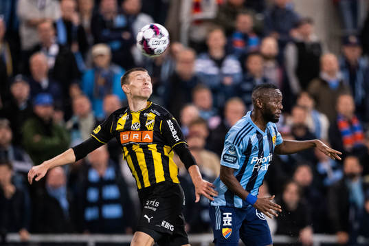 Häckens Kristoffer Lund Hansen och Djurgårdens Emmanuel