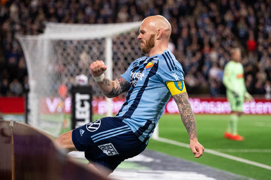 Djurgårdens Magnus Eriksson reagerar