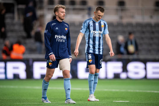 Djurgårdens Rasmus Schuller och Piotr Johansson deppar