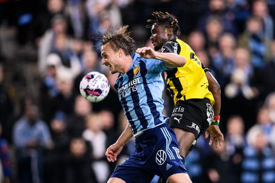 Djurgårdens Pierre Bengtsson och Häckens Ibrahim Sadiq