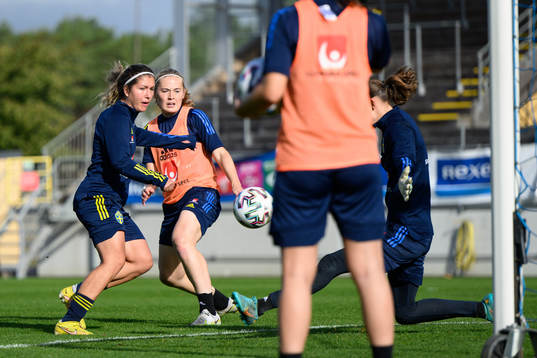 Loreta Kullashi och Paulina Nyström