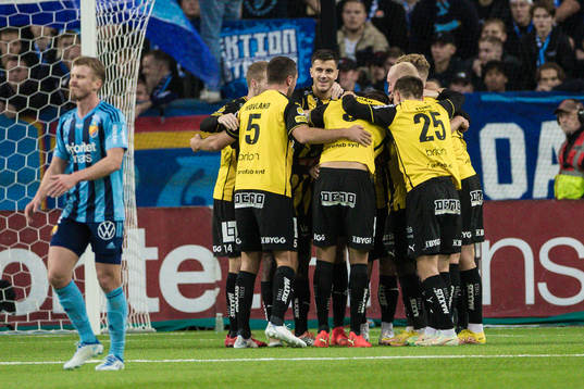 Häckens spelare jublar
