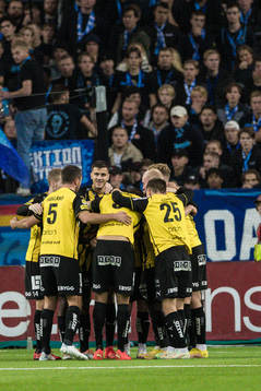 Häckens spelare jublar
