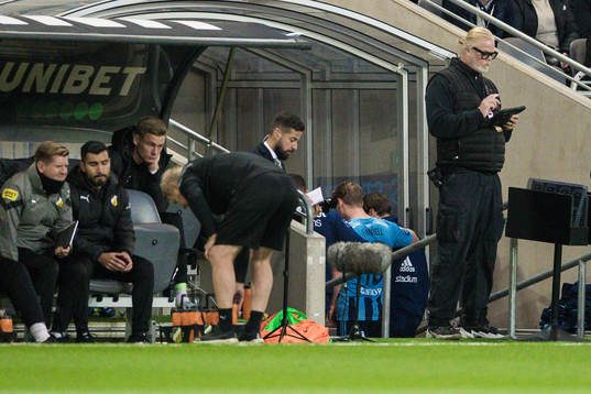 Djurgårdens Hampus Finndell har ont