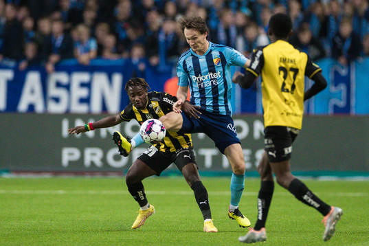 Djurgårdens Hjalmar Ekdal och Häckens Ibrahim Sadiq
