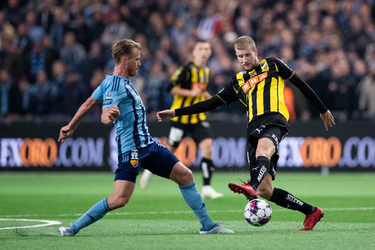 Djurgårdens Rasmus Schuller och Häckens Simon Gustafson