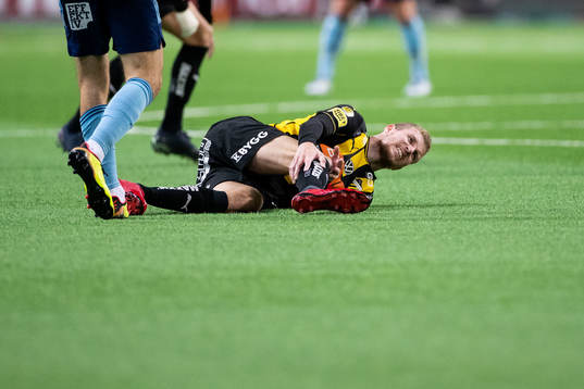 Häckens Simon Gustafson har ont