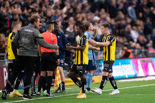 Häckens Lars Olden Larsen och Valgeir Fridriksson byts ut