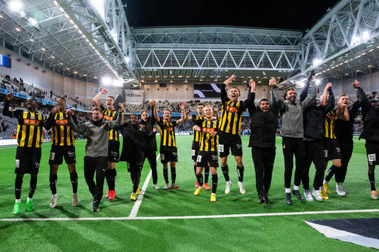 Häckens spelare jublar