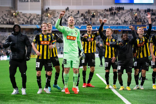 Häckens Erik Friberg, målvakt Peter Abrahamsson,