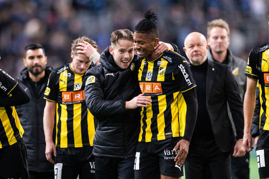 Häckens Lars Olden Larsen jublar