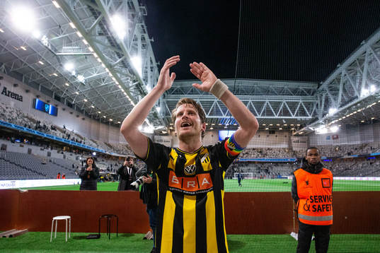 Häckens Erik Friberg jublar