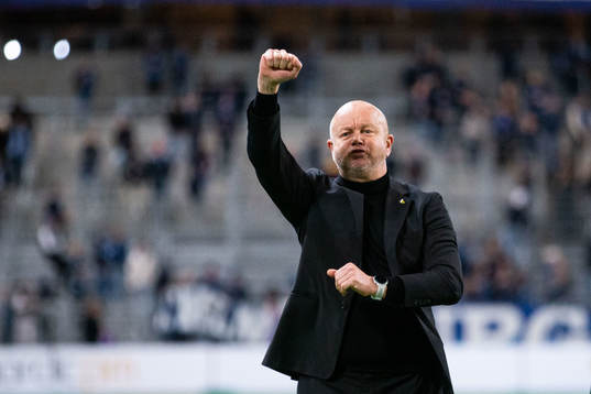 Häckens tränare Per-Mathias Høgmo jublar