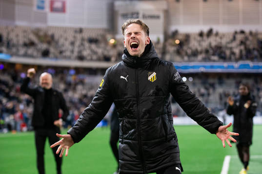Häckens Lars Olden Larsen jublar