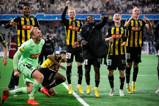 Häckens spelare jublar