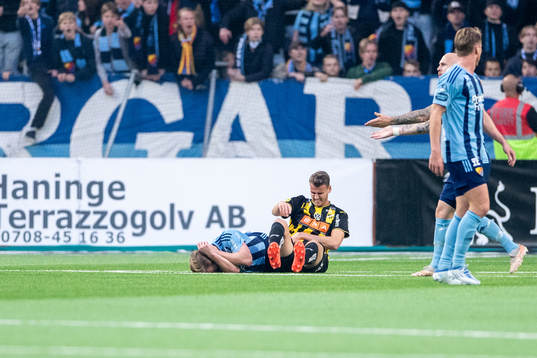 Djurgårdens Hampus Finndell och Häckens Johan Hammar har