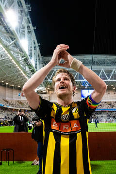 Häckens Erik Friberg jublar