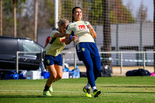 Jonna Andersson and goalkeeper Zecira Musovic of the