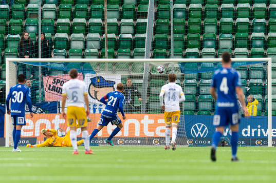 GIF Sundsvalls Pontus Engblom gör 2-0 på straff
