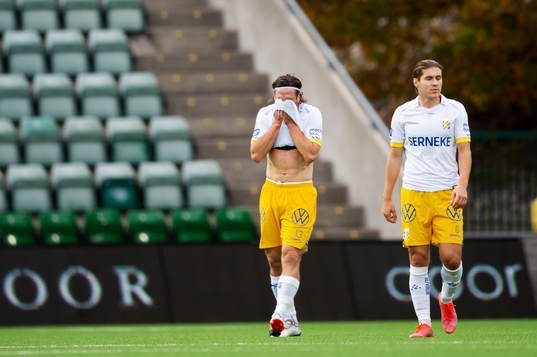IFK Göteborgs Gustav Svensson och Eman Markovic deppar