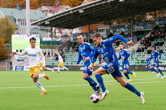 IFK Göteborgs Hussein Carneil och GIF Sundsvalls Dennis