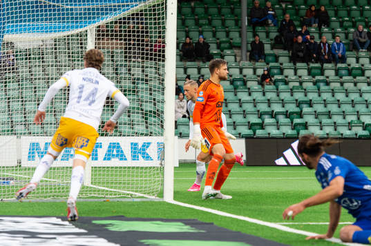 IFK Göteborgs Erik Sorga gör 1-3