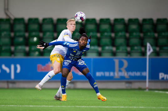 IFK Göteborgs Oscar Wendt och GIF Sundsvalls Ronaldo Damus