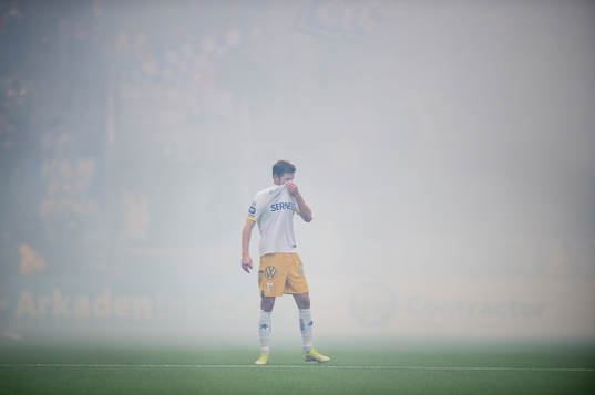 IFK Göteborgs Emil Salomonsson står i rök