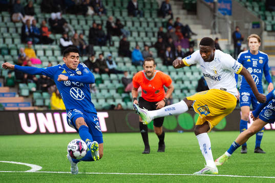 GIF Sundsvalls Joe Corona och IFK Göteborgs Suleiman