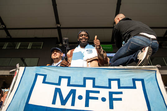 Malmö FFs Mahamé Siby på läktaren