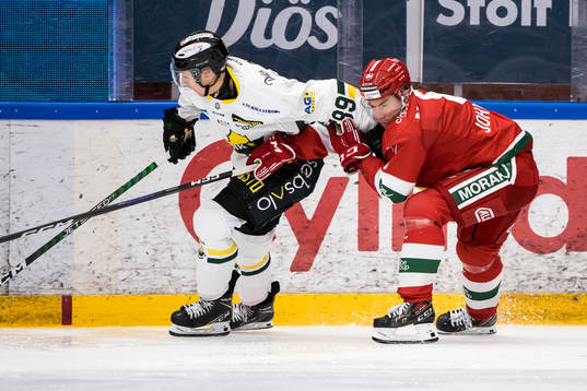 Östersunds Jeremias Lindewall och Moras Robin Johansson