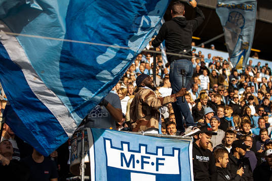Malmö FFs Mahamé Siby på läktaren