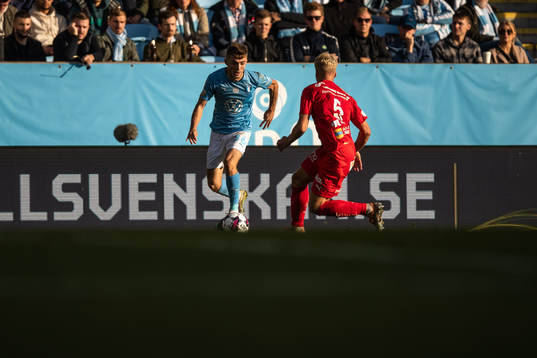 Malmö FFs Patriot Sejdiu och Värnamos Victor Larsson