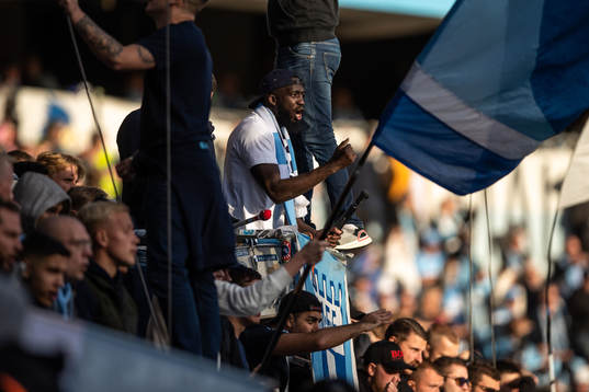 Malmö FFs Mahamé Siby på läktaren
