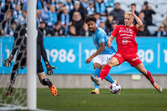Malmö FFs Joseph Ceesay och Värnamos Victor Larsson