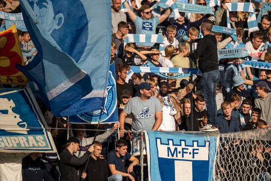 Malmö FFs Mahamé Siby på läktaren