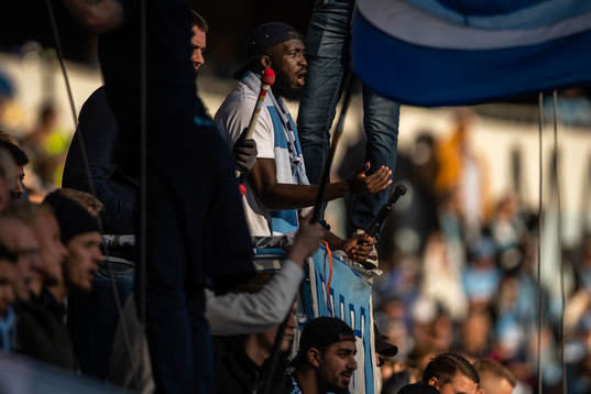 Malmö FFs Mahamé Siby på läktaren