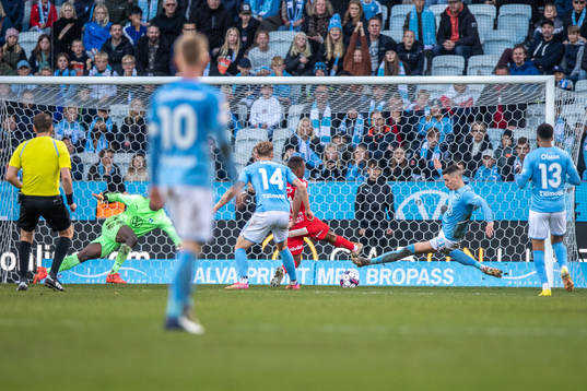 Värnamos Abdussalam Magashy och Malmö FFs Dennis