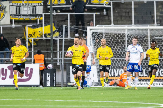Mjällbys Silas Nwankwo jublar
