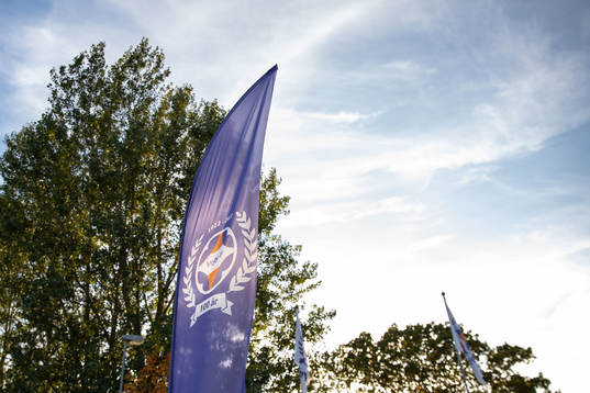 Flagga med Vejbys klubbmärke
