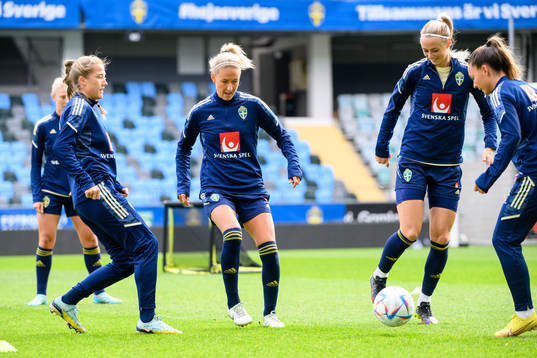 Emma Kullberg and Amanda Ilestedt of the Swedish women's