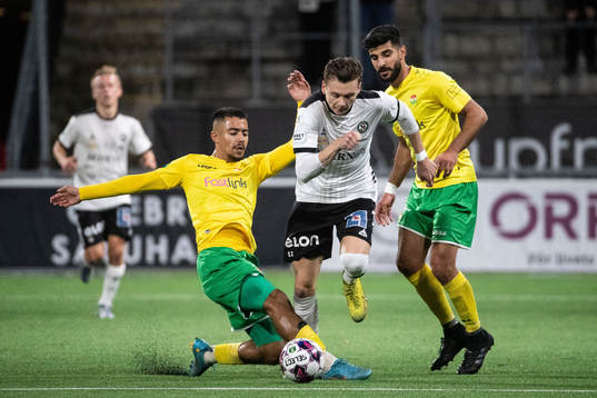Dalkurds Arash Motaraghebjafarpour och Örebros Jake Larsson