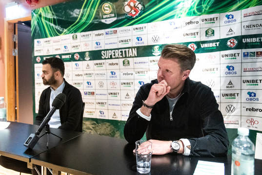 Örebros huvudtränare Christian Järdler deppar